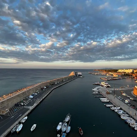 Charming Sea Front 3 Bedroom - Incredible Views!