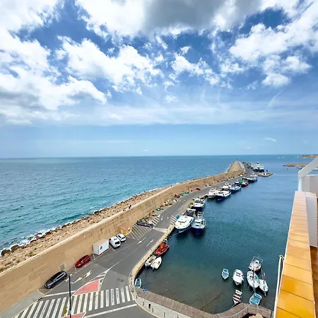 Charming Sea Front 3 Bedroom - Incredible Views!