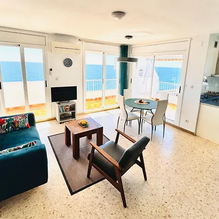 Charming Sea Front 3 Bedroom - Incredible Views! Apartment *
