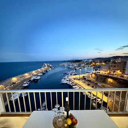 Charming Sea Front 3 Bedroom - Incredible Views! Apartment *